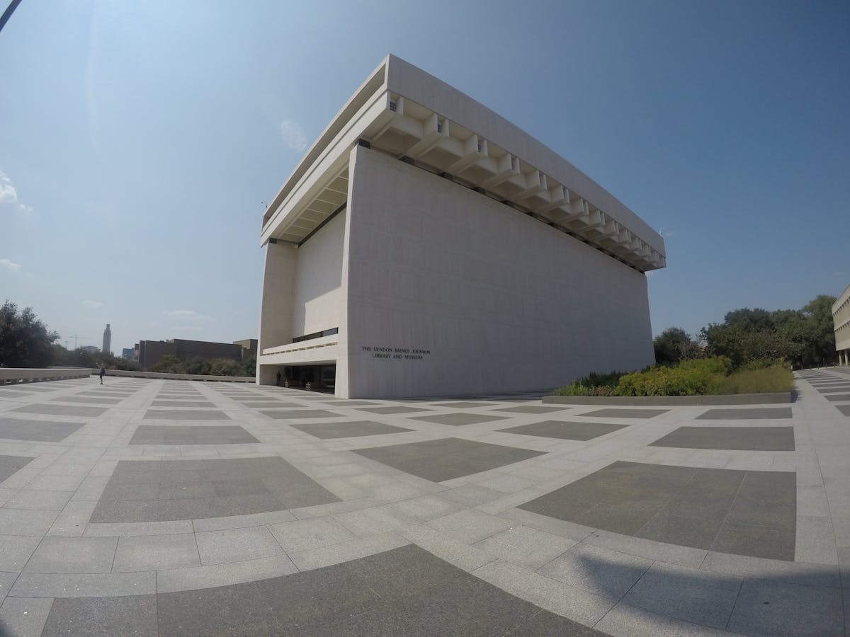 Farmhouse on Hidden Creek